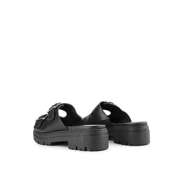 Maris Ally In Black