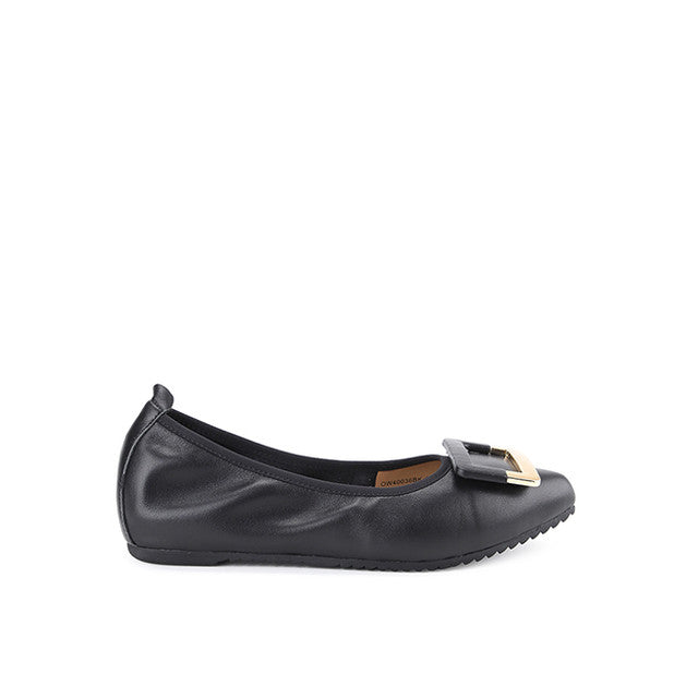 Goldie Ivonne In Black