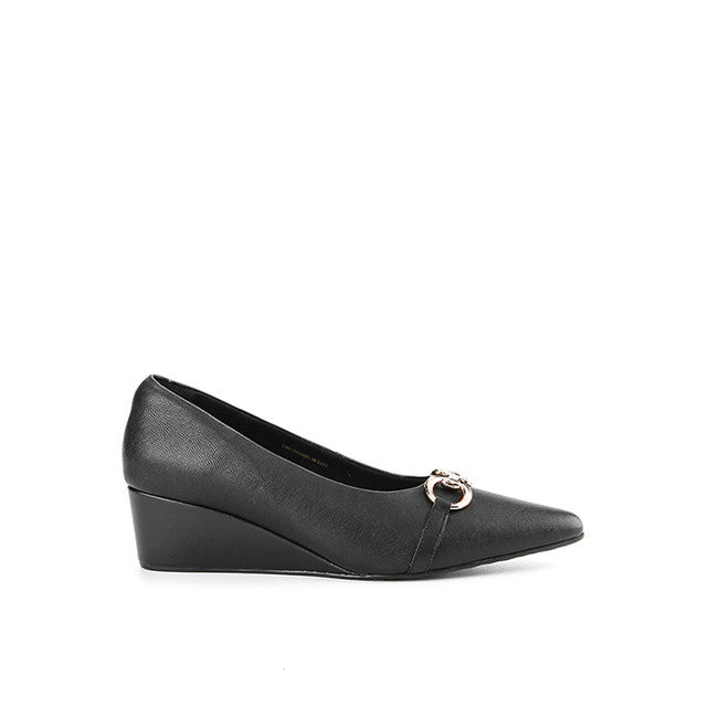 Beverly Hera In Black