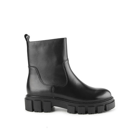 Ginney Irene In Black
