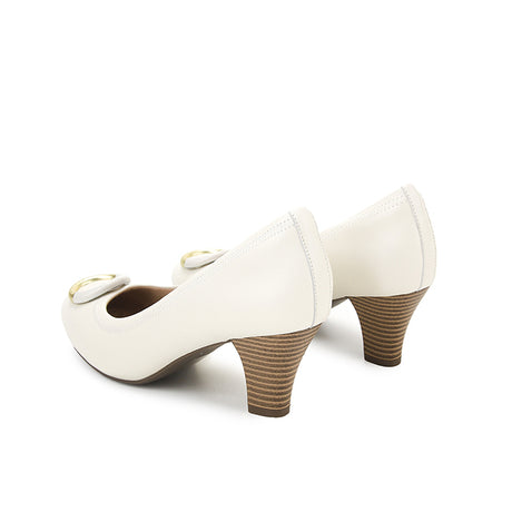 Agnes Klara In White