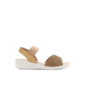 Merel Hellen In Camel