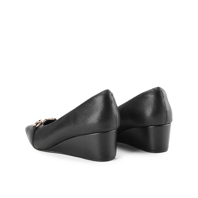 Beverly Hera In Black