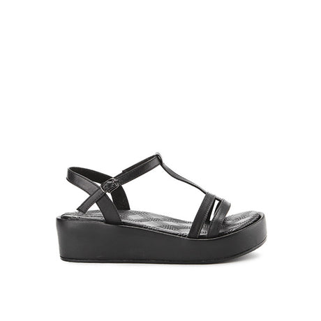 Maylin Floda In Black