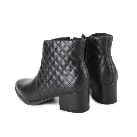 Anne Morna In Black